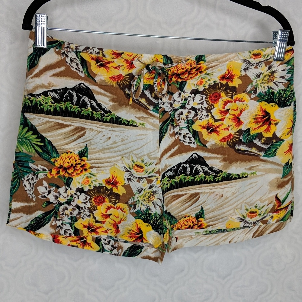 Expressions Hawaiian Print Drawstring Beach Shorts - Picture 6 of 7